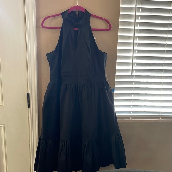 Brand new Dress! - Picture 1 of 6